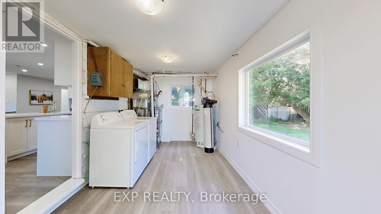 Photo 5 of 272 Mcmillan Drive, Georgina ON