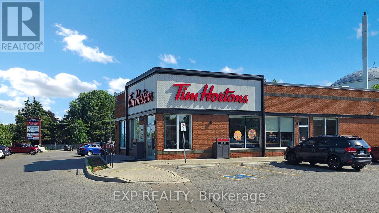 Photo 3 of 272 Mcmillan Drive, Georgina ON