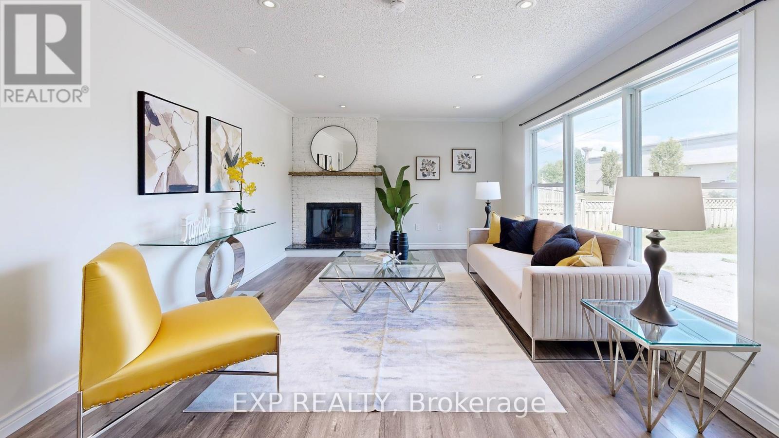 Photo 2 of 272 Mcmillan Drive, Georgina ON
