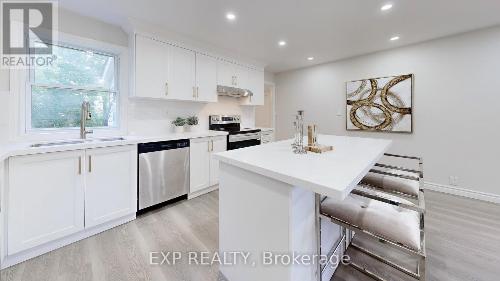 Photo 8 of 272 Mcmillan Drive, Georgina ON