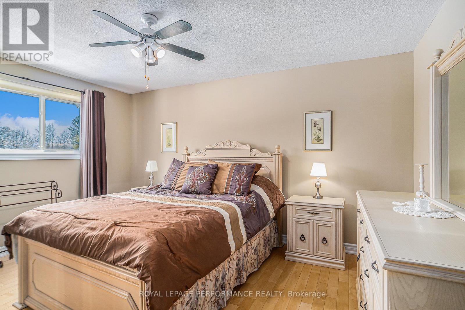 Photo 20 of 1430 Notre Dame Street, Russell ON