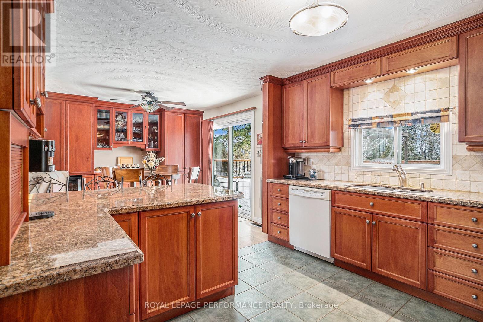 Photo 16 of 1430 Notre Dame Street, Russell ON