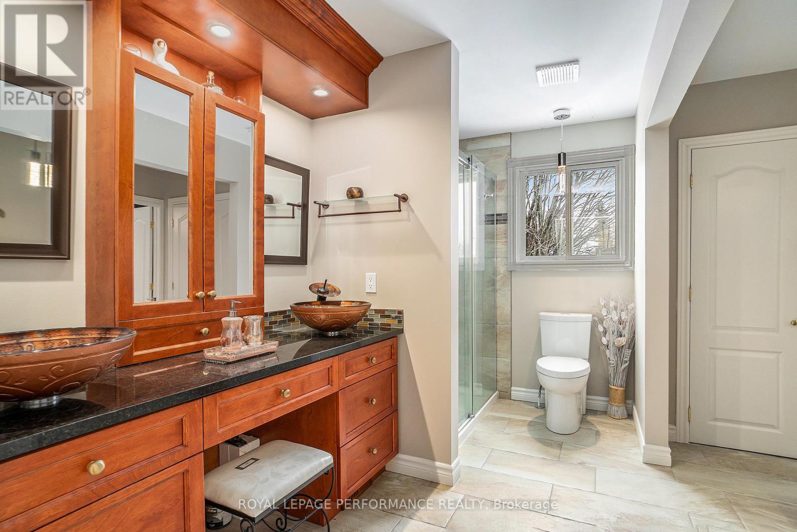 Photo 4 of 1430 Notre Dame Street, Russell ON