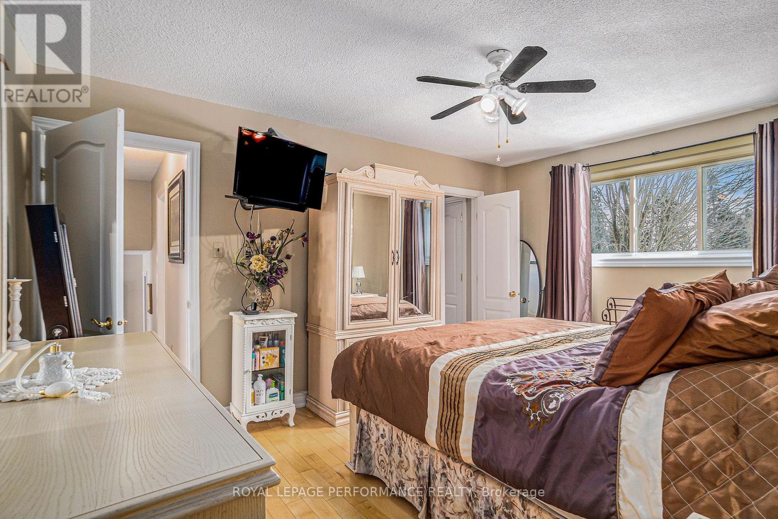 Photo 3 of 1430 Notre Dame Street, Russell ON