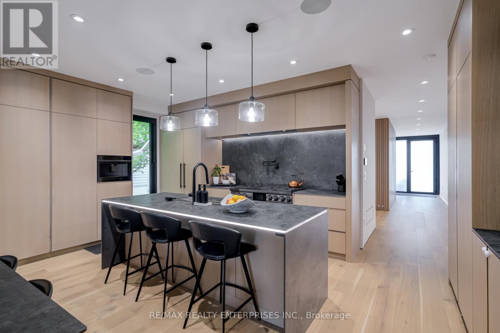 Photo 24 of 69 Park Street W, Mississauga ON