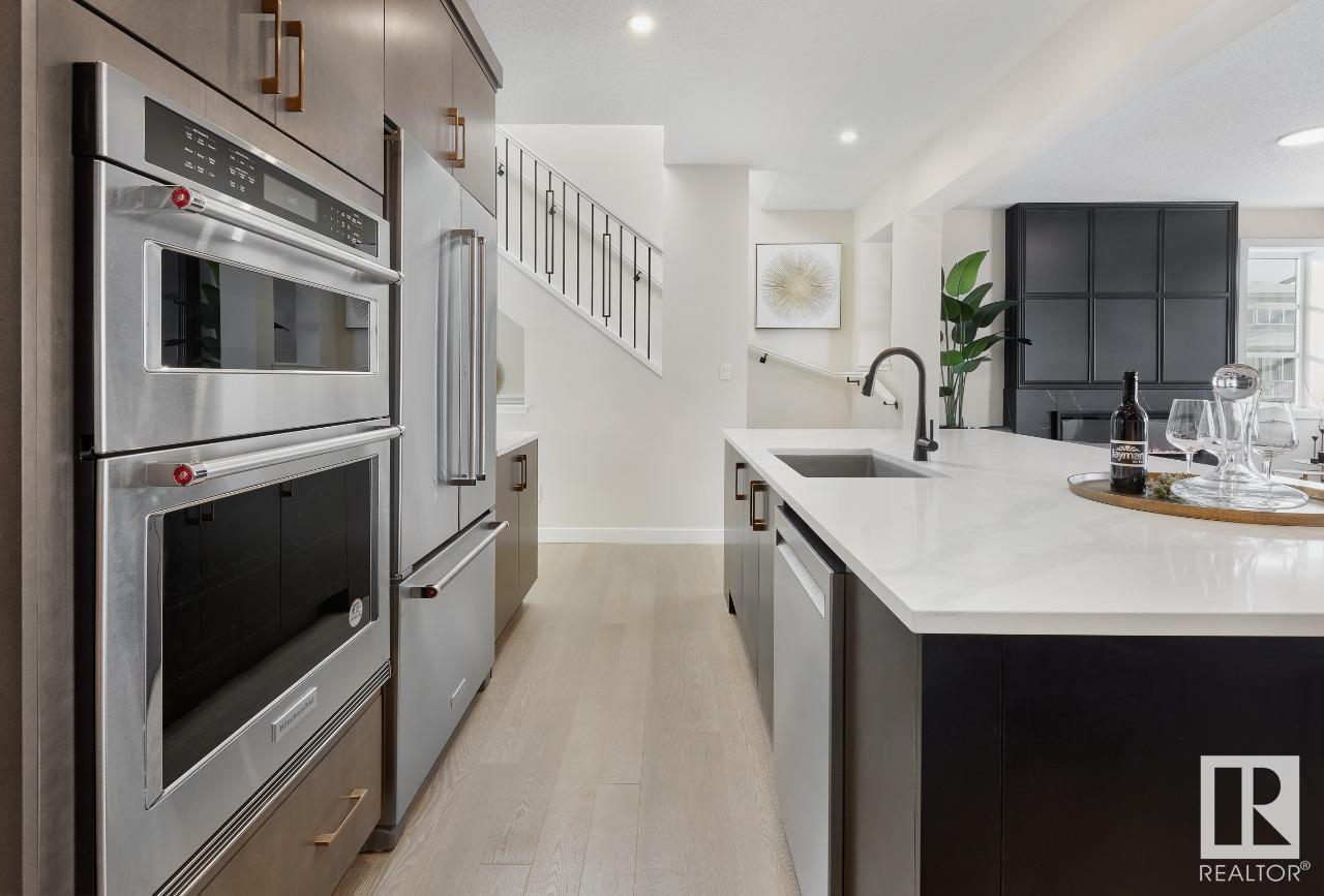 Photo 4 of 2504 204 St Nw, Edmonton AB