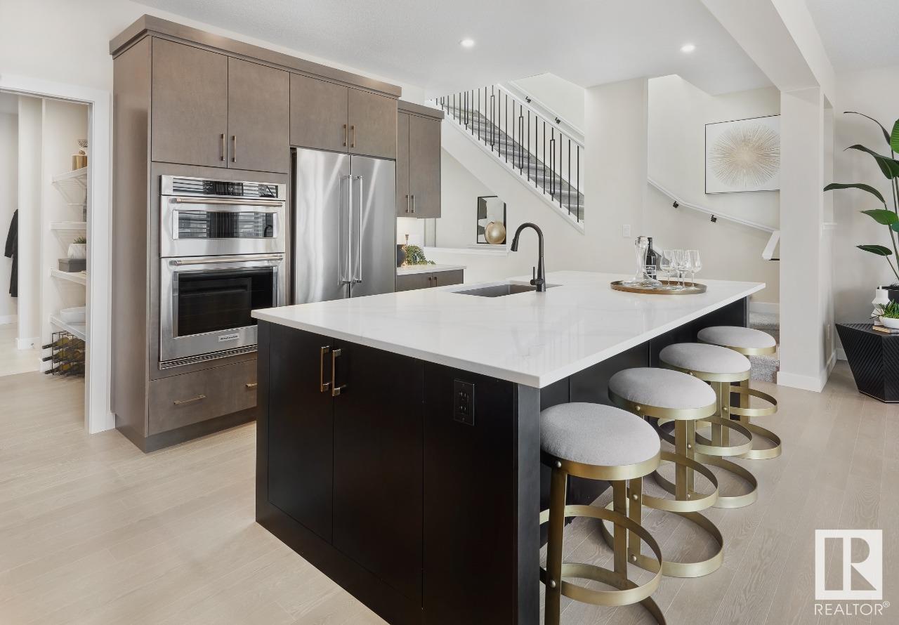 Photo 5 of 2504 204 St Nw, Edmonton AB