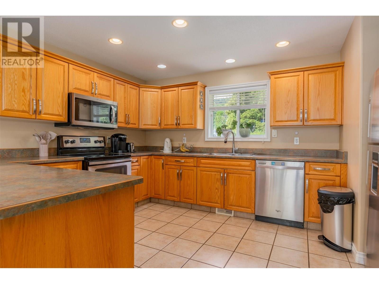 3209 5th Avenue, Castlegar