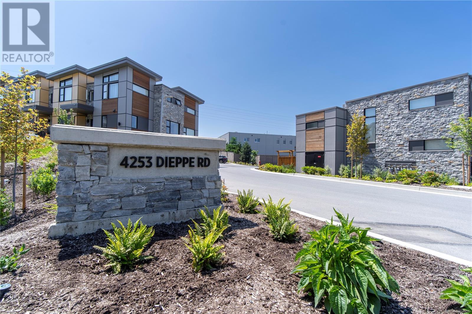 9 4253 Dieppe Rd, Saanich