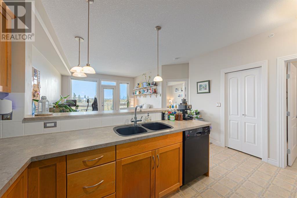 Single Family House for Sale in    Avenue NW Varsity Calgary 