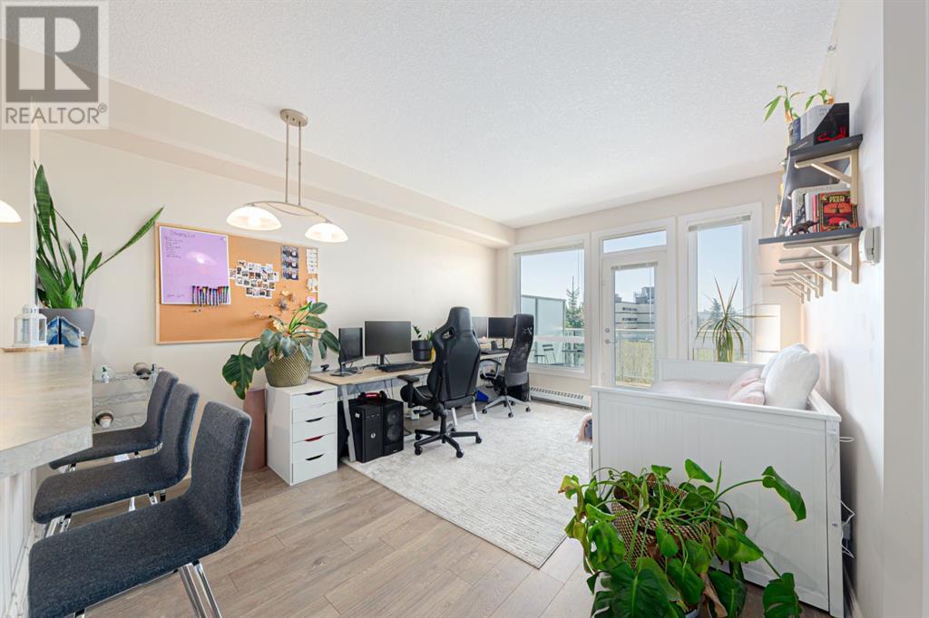 Single Family House for Sale in    Avenue NW Varsity Calgary 