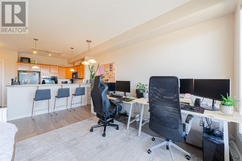 Single Family House for Sale in    Avenue NW Varsity Calgary 