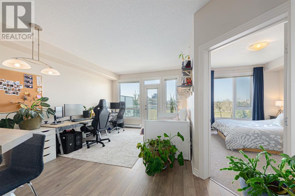 Single Family House for Sale in    Avenue NW Varsity Calgary 