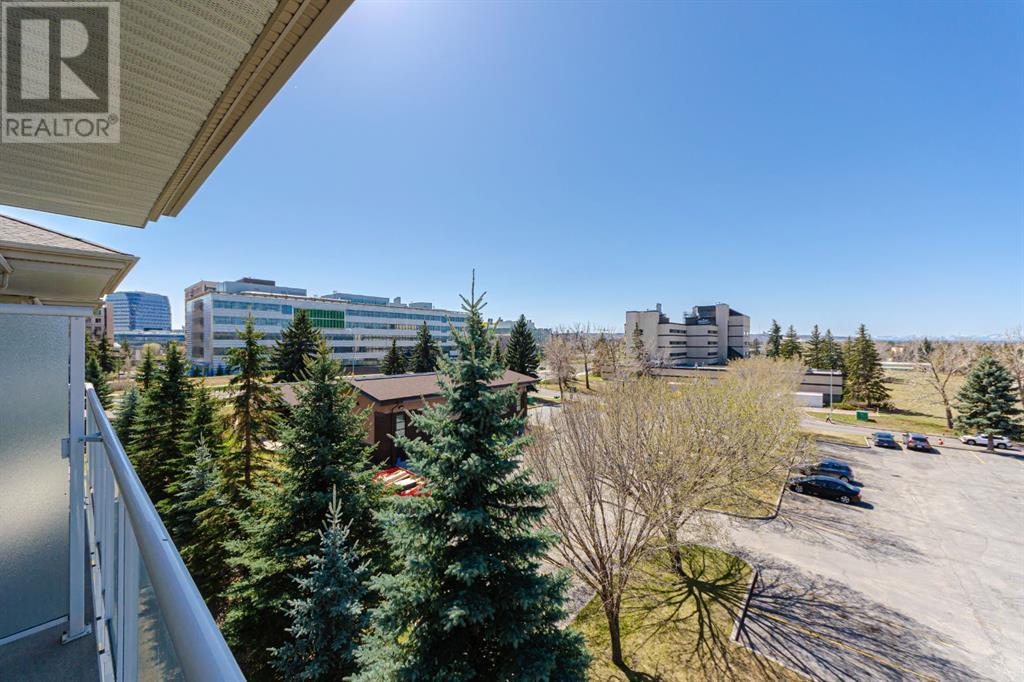Single Family House for Sale in    Avenue NW Varsity Calgary 