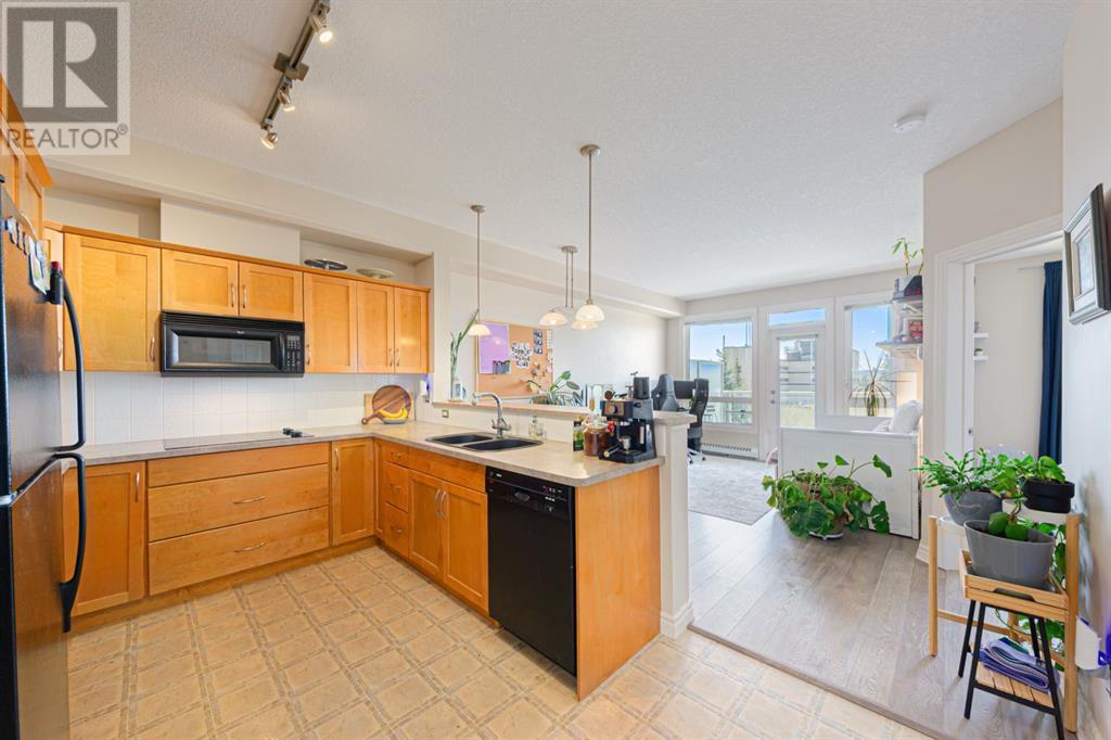 Single Family House for Sale in    Avenue NW Varsity Calgary 