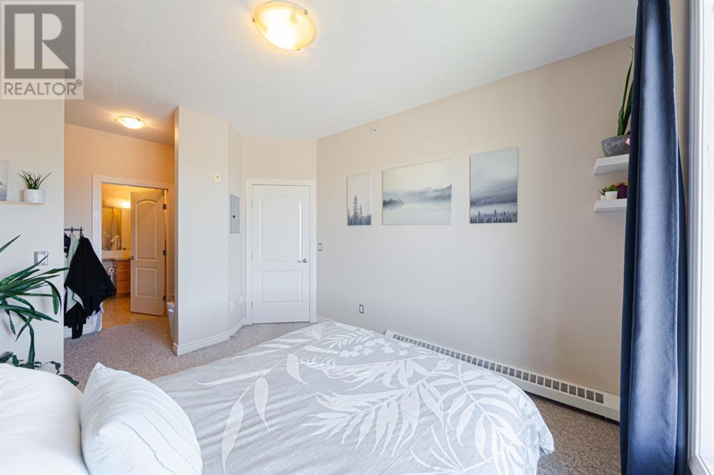 Single Family House for Sale in    Avenue NW Varsity Calgary 
