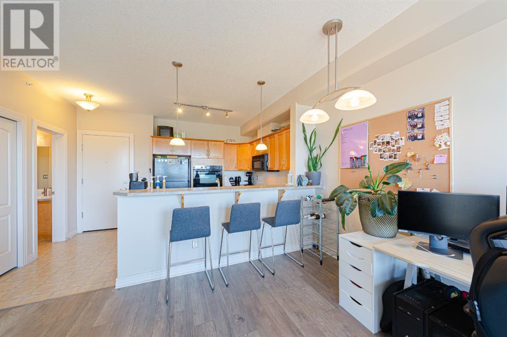 Single Family House for Sale in    Avenue NW Varsity Calgary 