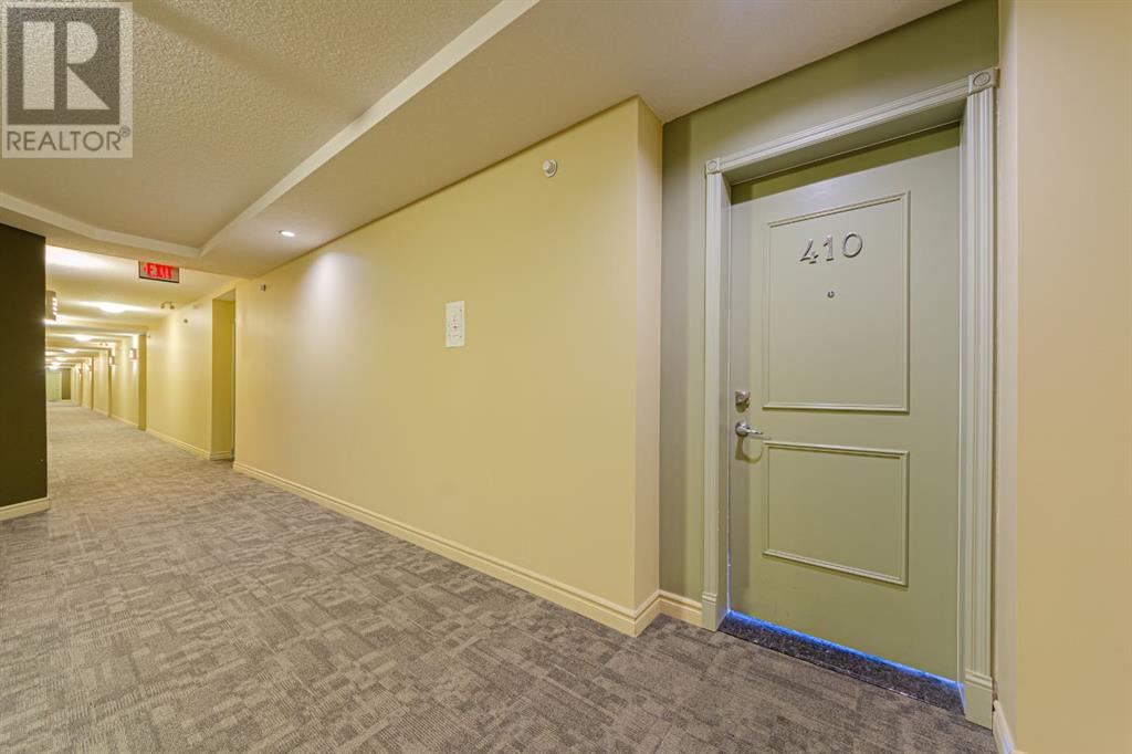 Single Family House for Sale in    Avenue NW Varsity Calgary 