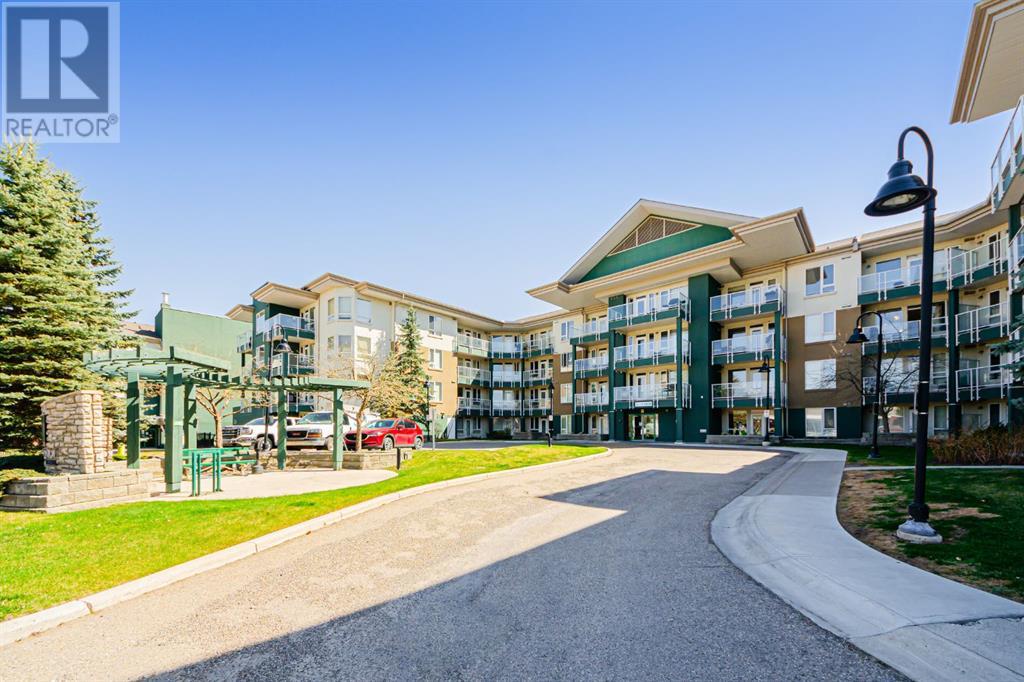 Single Family House for Sale in    Avenue NW Varsity Calgary 