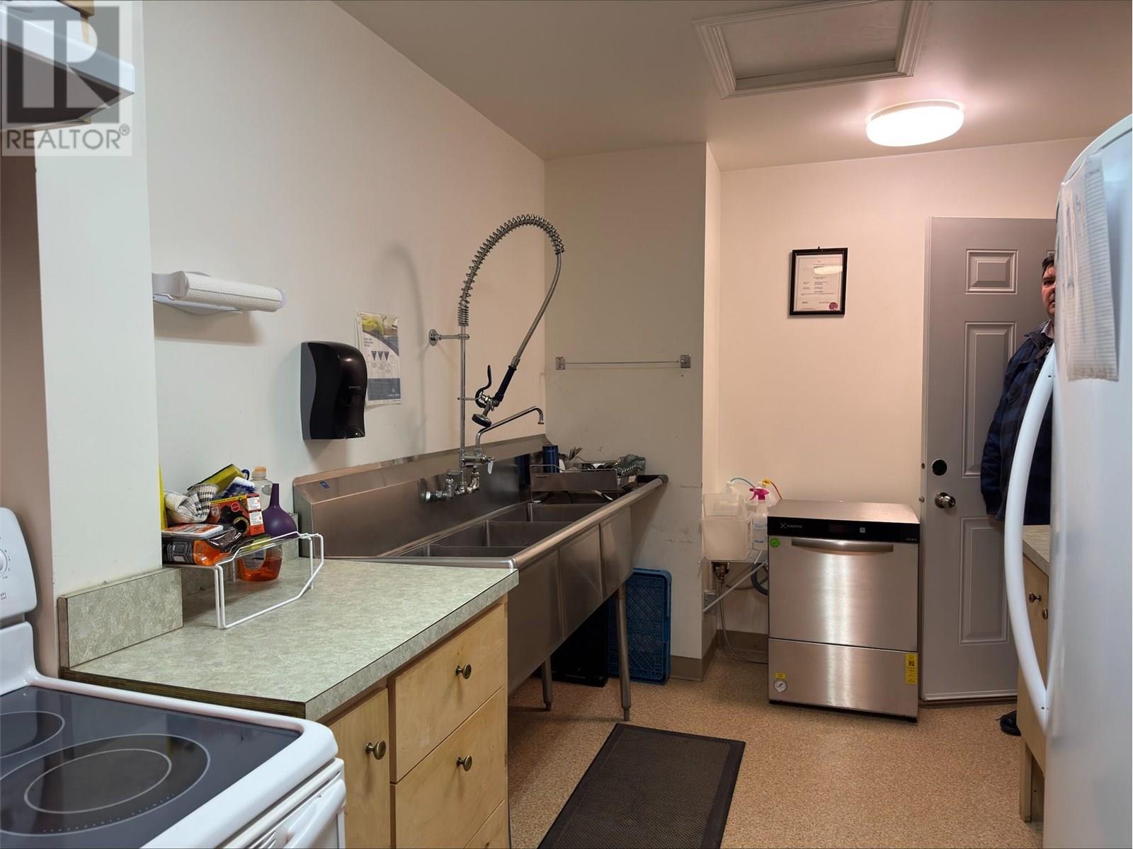 Photo 6 of 1019 103 Avenue, Dawson Creek BC