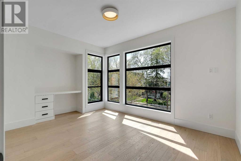 Single Family House for Sale in   Avenue NW West Hillhurst Calgary 