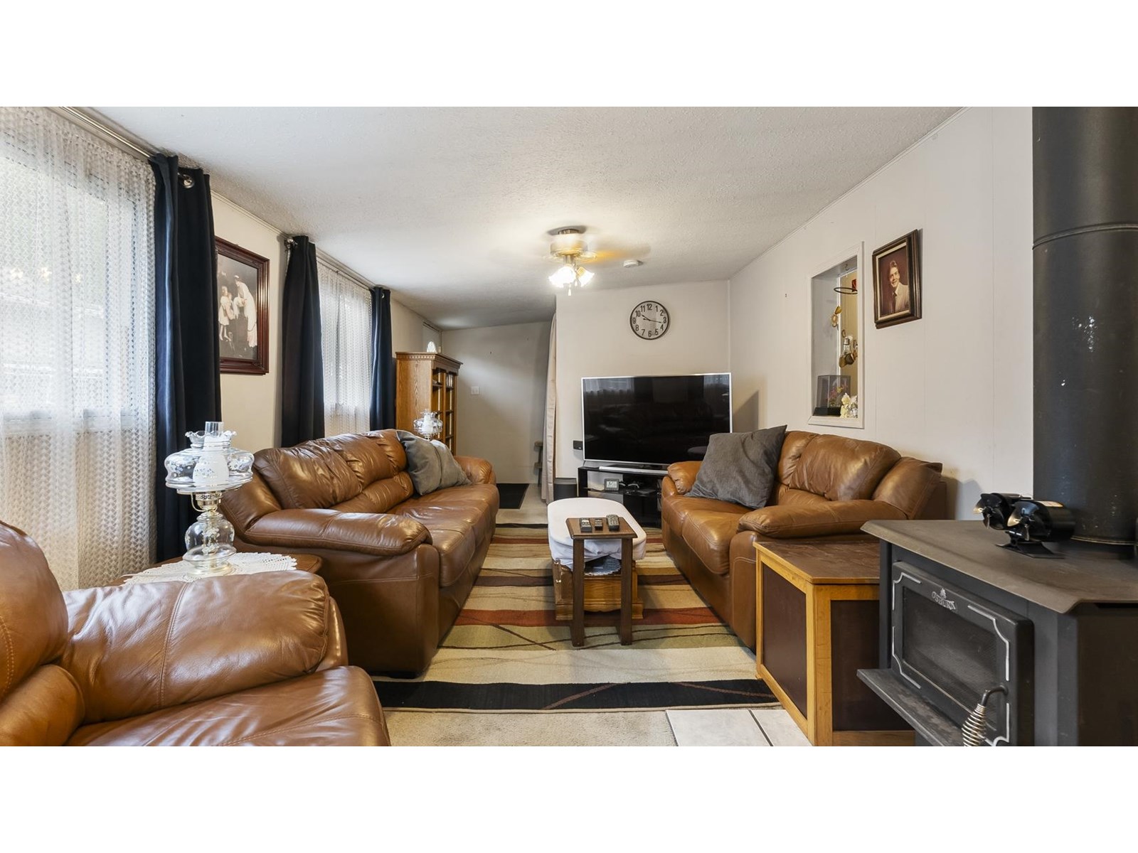 Photo 3 of 31573 Lombard Avenue, Abbotsford BC