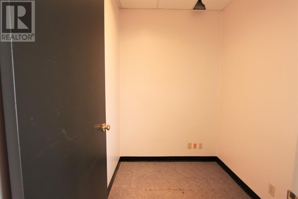 Photo 8 of 124 4402 52 Avenue, Lloydminster AB