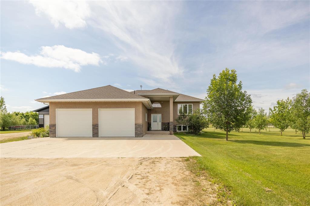 Photo 32 of 20 Pauls Lane E, Mitchell MB