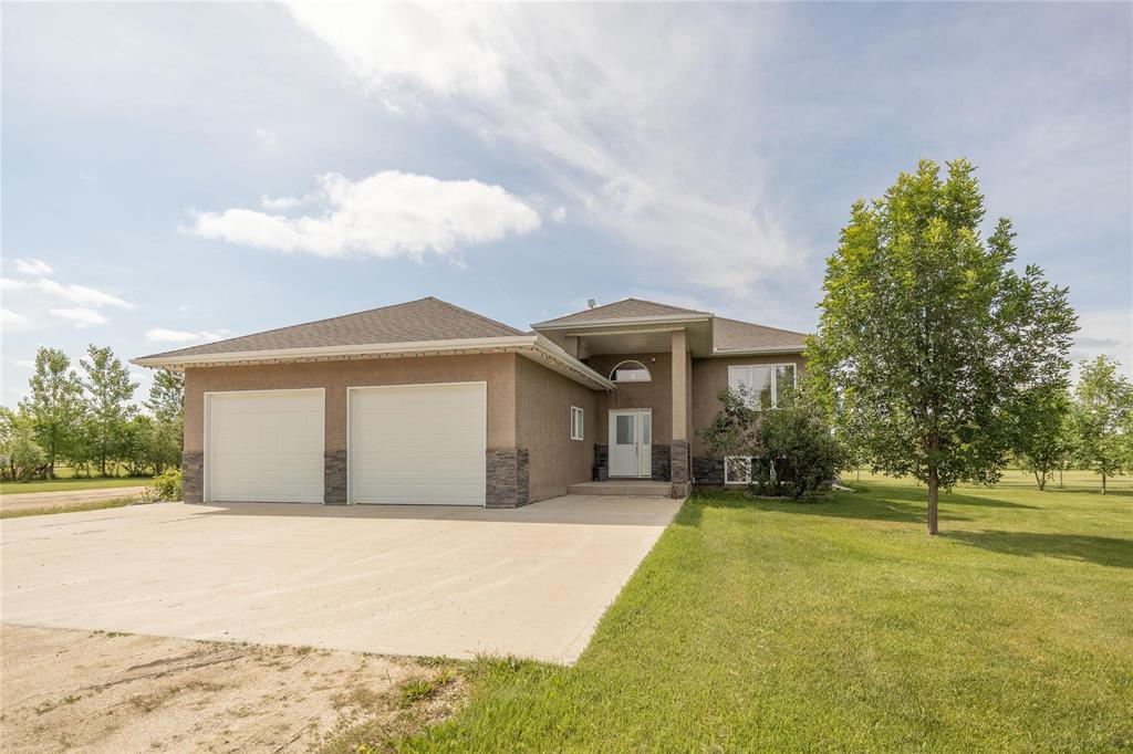 Photo 39 of 20 Pauls Lane E, Mitchell MB