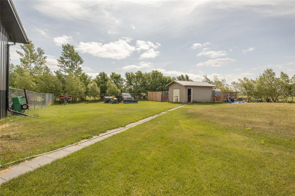 Photo 7 of 20 Pauls Lane E, Mitchell MB