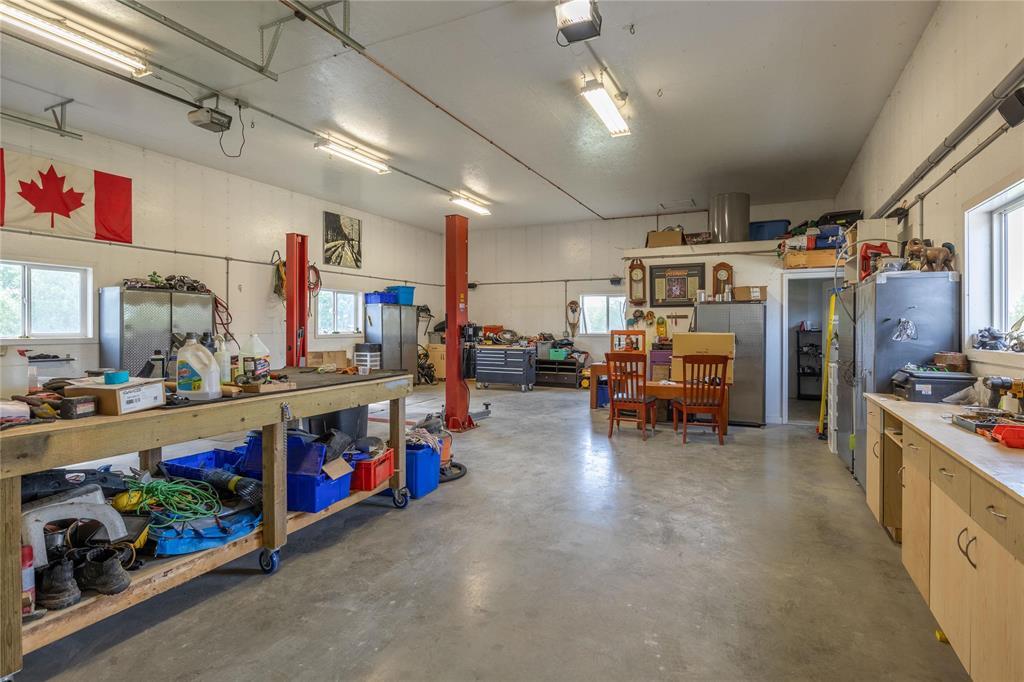 Photo 34 of 20 Pauls Lane E, Mitchell MB