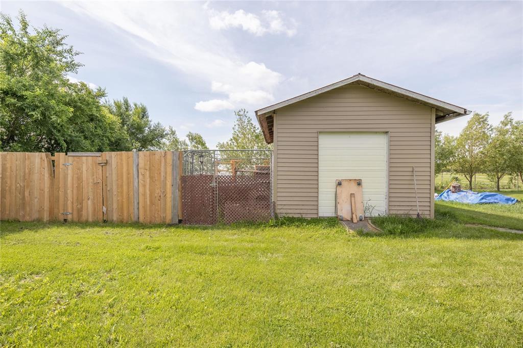 Photo 13 of 20 Pauls Lane E, Mitchell MB