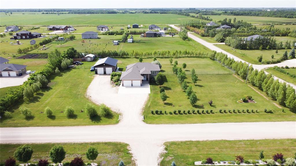 Photo 41 of 20 Pauls Lane E, Mitchell MB