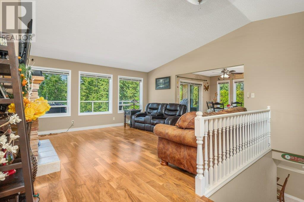 Photo 8 of 2784 Golf Course Drive, Blind Bay BC