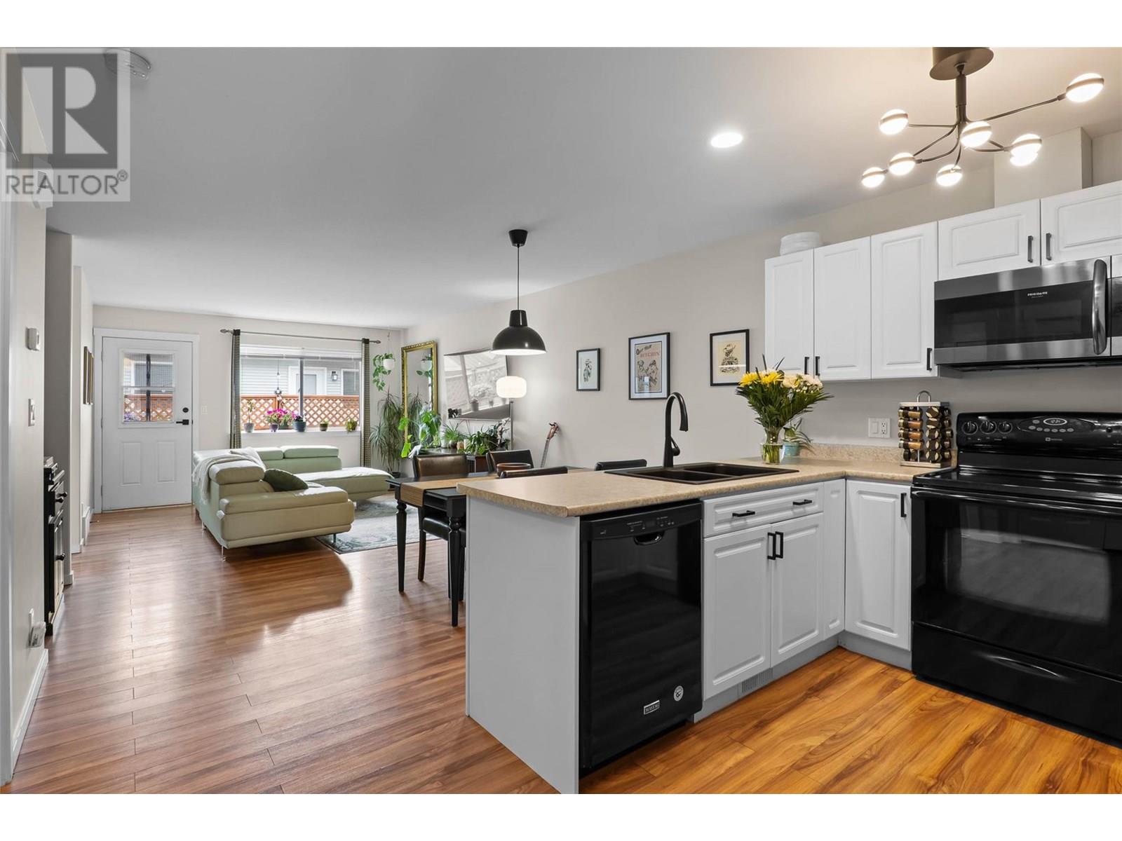 #27 5200 DALLAS DRIVE - Image 4
