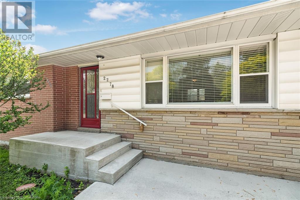 Photo 3 of 2278 Mount Forest Drive, Burlington ON
