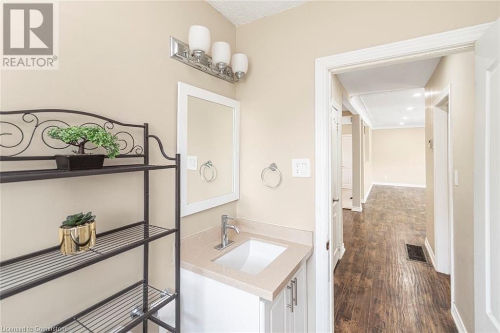 Photo 29 of 2278 Mount Forest Drive, Burlington ON