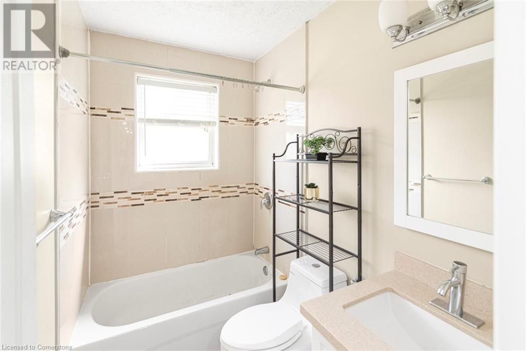 Photo 30 of 2278 Mount Forest Drive, Burlington ON