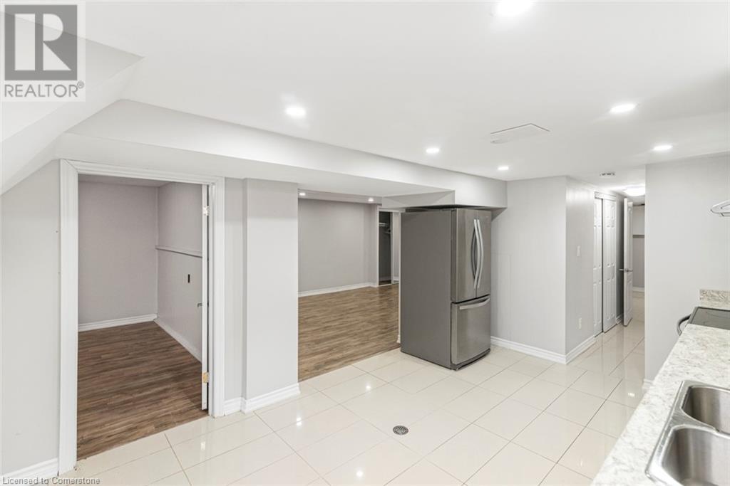 Photo 38 of 2278 Mount Forest Drive, Burlington ON