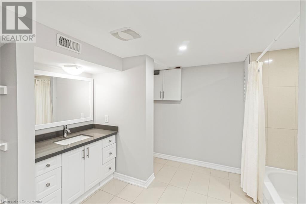 Photo 32 of 2278 Mount Forest Drive, Burlington ON