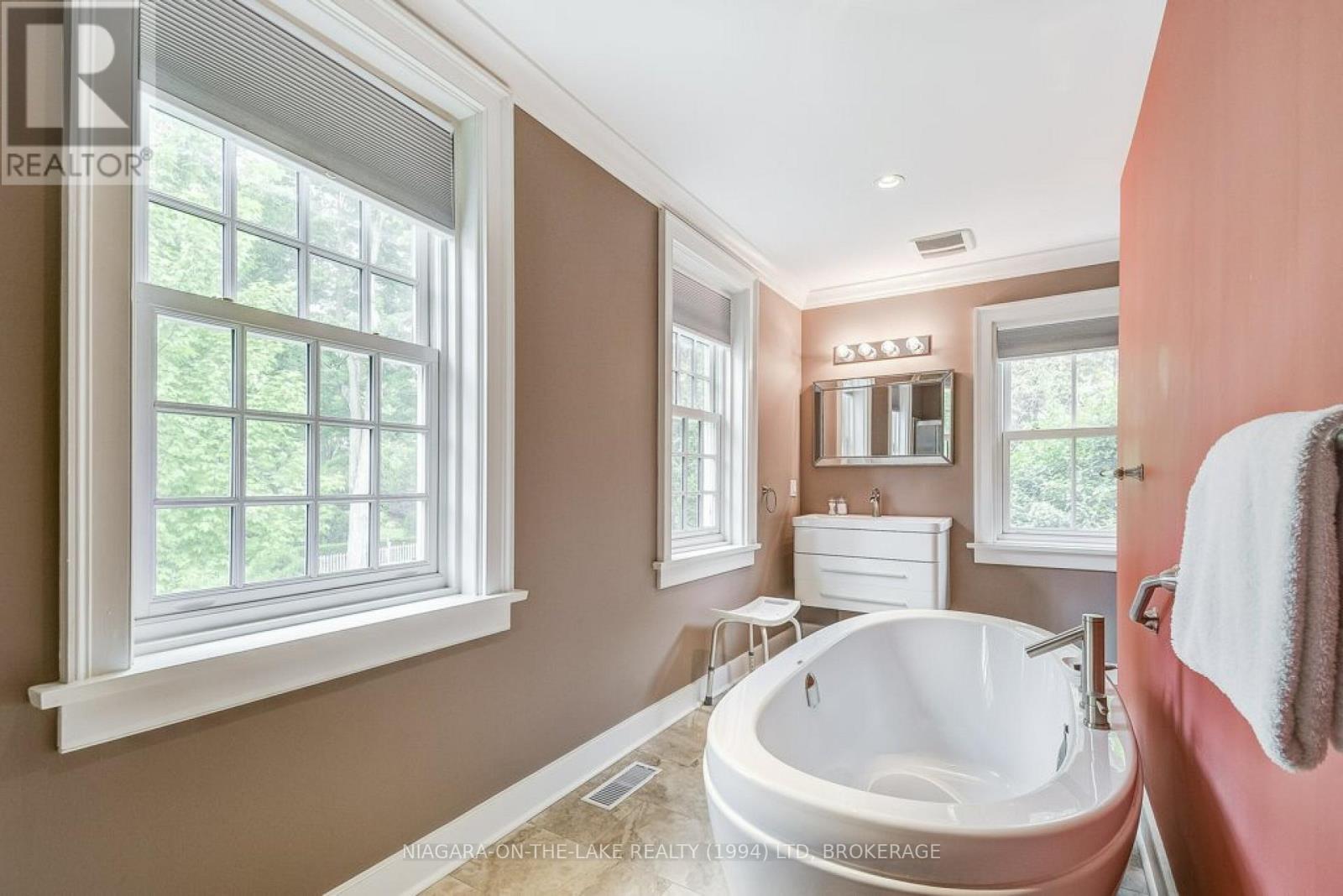 Photo 43 of 28 Prideaux Street, Niagaraonthelake ON