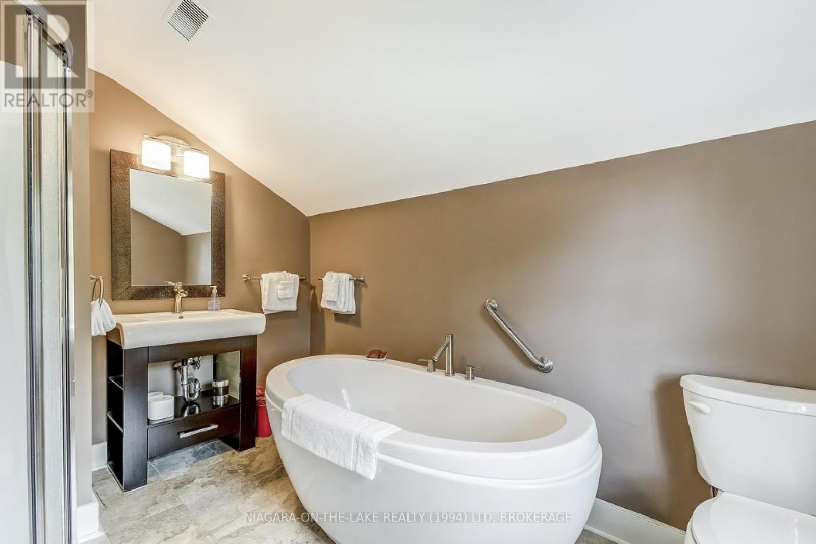 Photo 11 of 28 Prideaux Street, Niagaraonthelake ON