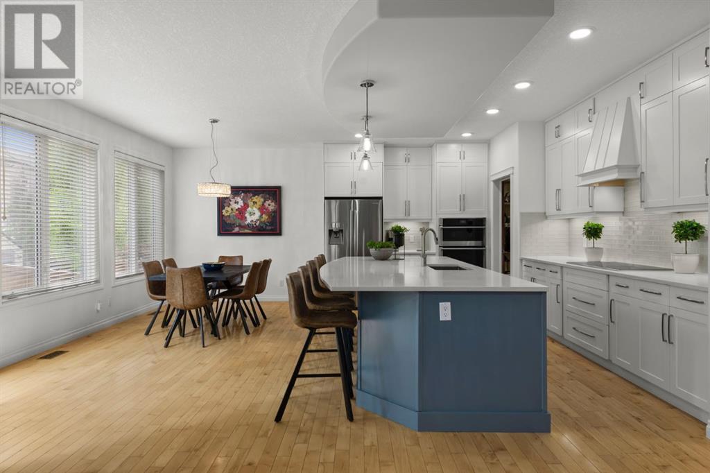 Single Family House for Sale in  Cougar Plateau Circle SW Cougar Ridge Calgary 