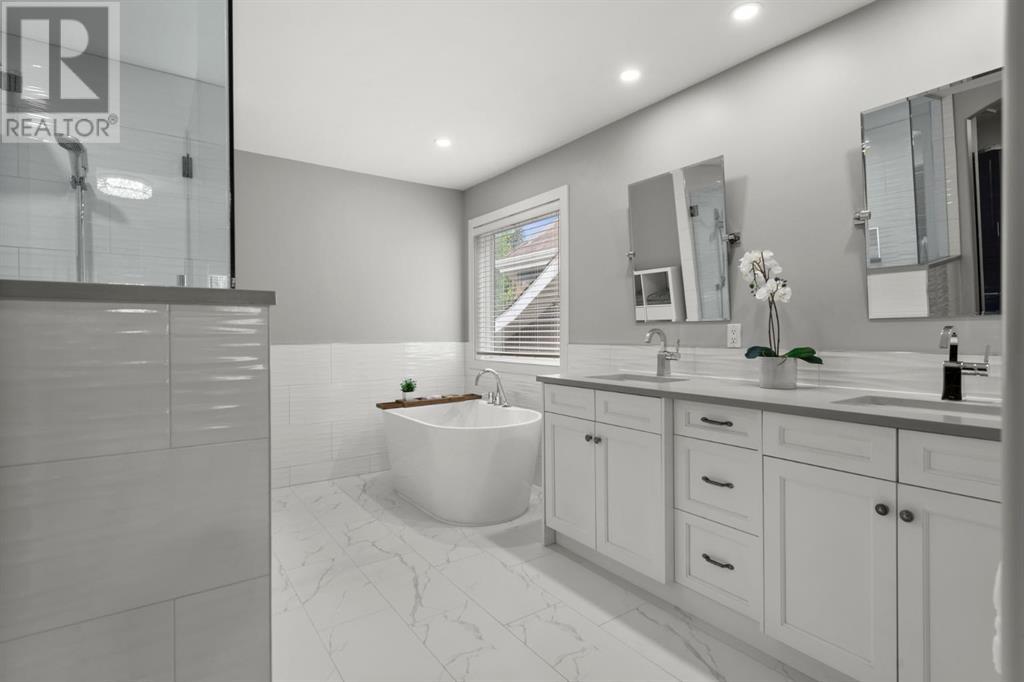 Single Family House for Sale in  Cougar Plateau Circle SW Cougar Ridge Calgary 