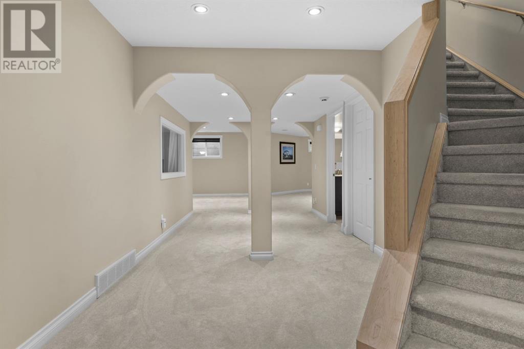 Single Family House for Sale in  Cougar Plateau Circle SW Cougar Ridge Calgary 