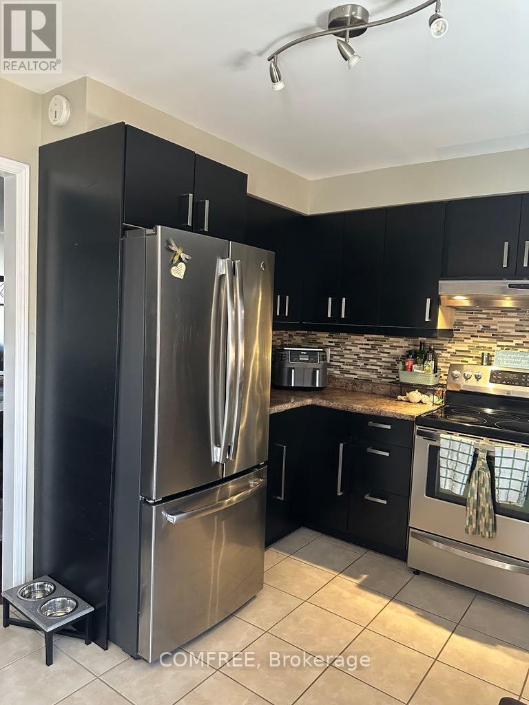 Photo 10 of 61 Carruthers Crescent, Barrie ON