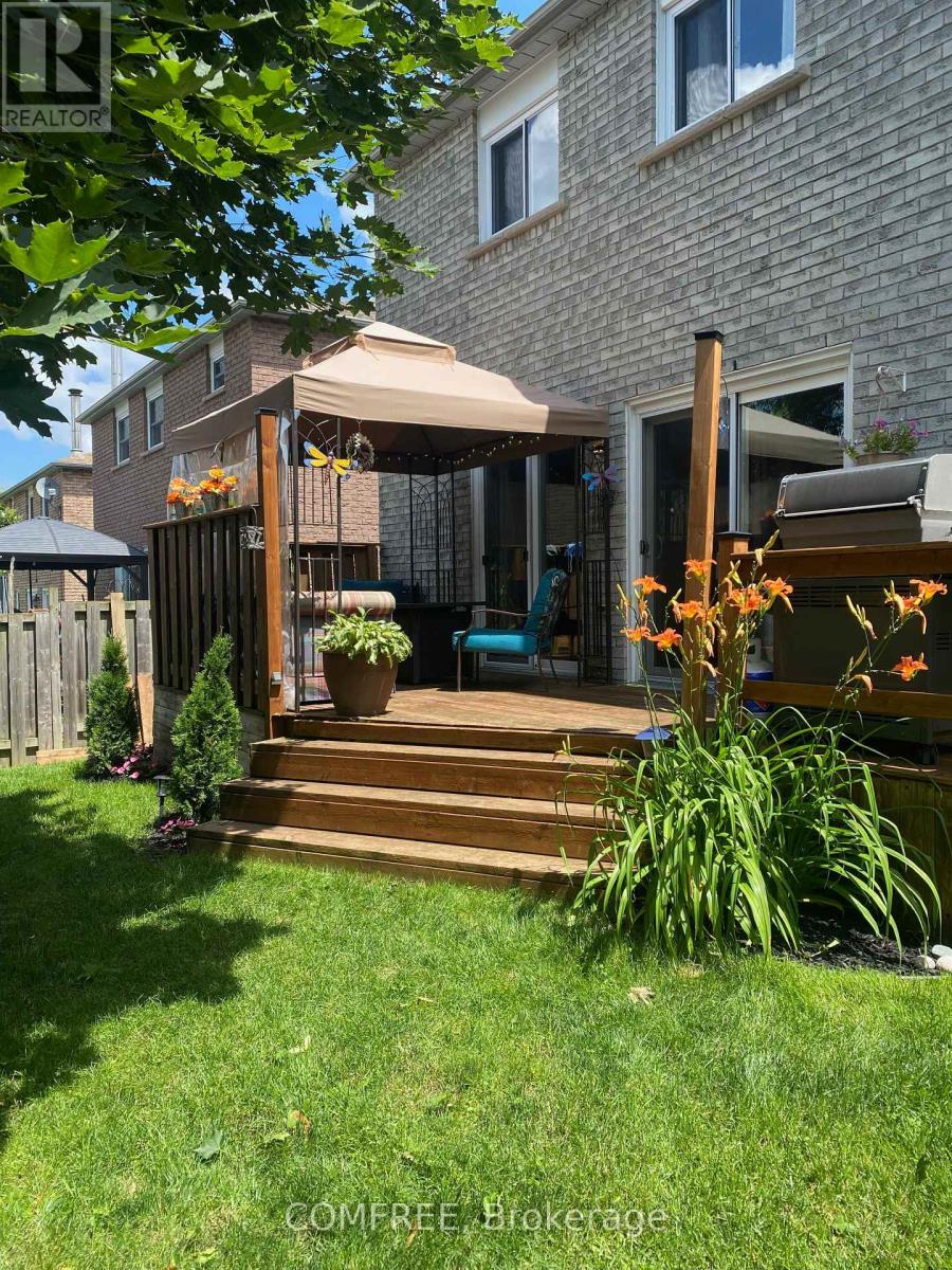 Photo 2 of 61 Carruthers Crescent, Barrie ON