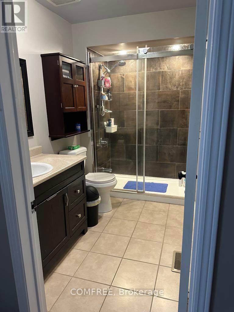 Photo 21 of 61 Carruthers Crescent, Barrie ON