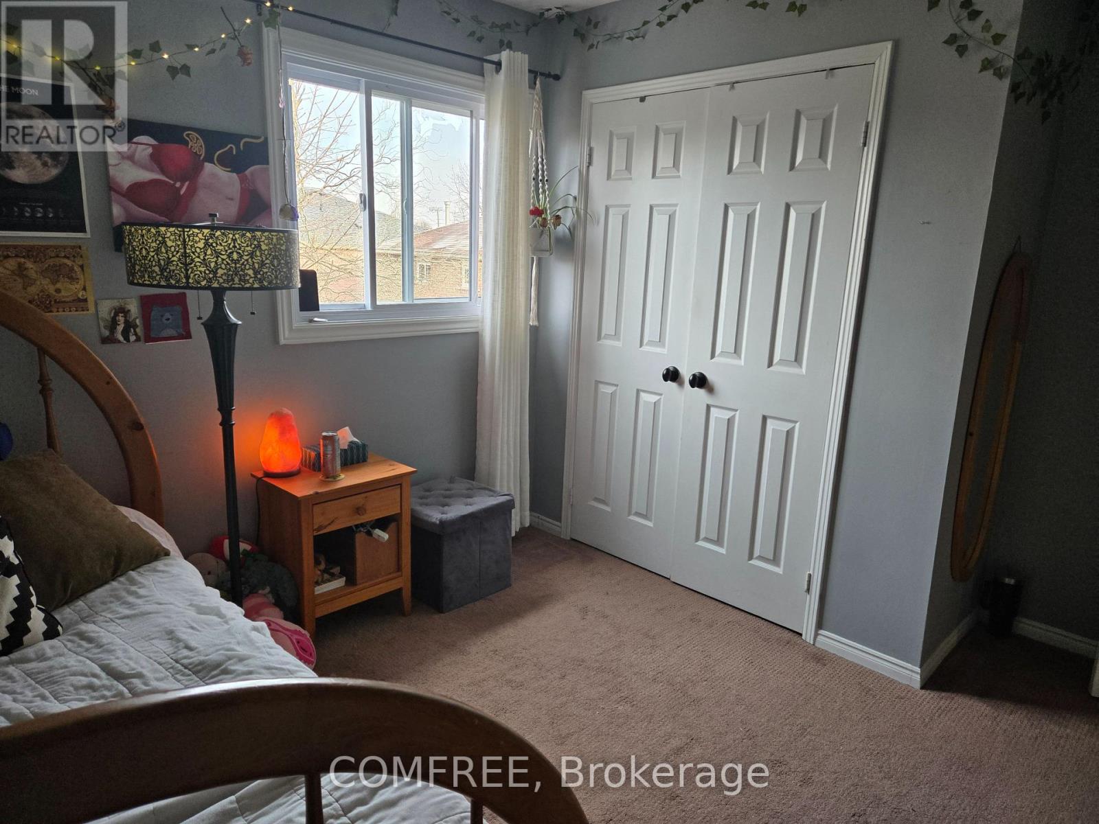 Photo 22 of 61 Carruthers Crescent, Barrie ON