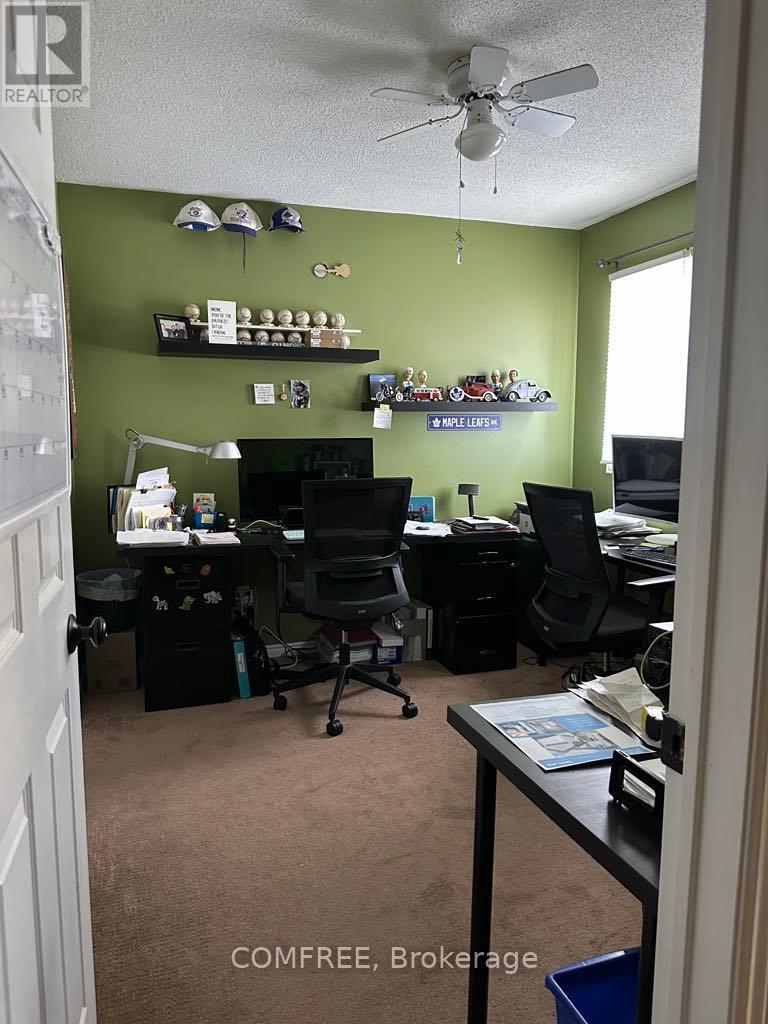 Photo 26 of 61 Carruthers Crescent, Barrie ON